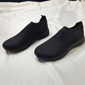 Sleek Black Women's Slip-On Sneakers